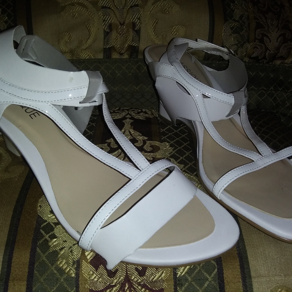 Women's Patent Sandals (2 pairs)